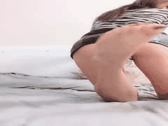 女主播直播户外大胆勾引路人回家激情啪啪