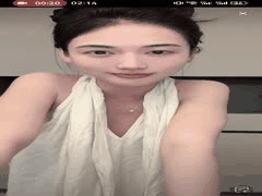 抖音直播美女大胆闪现，诱惑身材瞬间曝光！