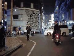 东京新宿歌舞伎町夜间漫步：探索爱酒店街的隐秘魅力！日本放松街头行走