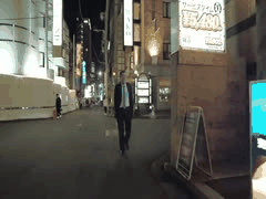 东京新宿歌舞伎町夜间散步：揭秘爱酒店街的隐秘魅力！