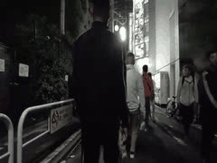 东京新宿歌舞伎町夜间漫步：探索爱酒店街的隐秘魅力！