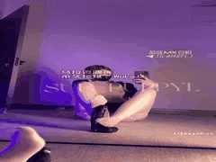 推特超人气女神回归！绝对母犬裸舞插穴喷水高潮福利