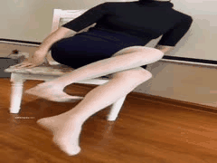 抖音晴姨大尺度丝袜真空诱惑：粉丝少质量爆棚，骚味隔袜扑鼻系列4