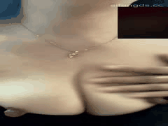 21万粉丝抖音巨乳熟女主播桐桐私聊自慰秀：揉奶掰穴肥臀诱惑