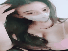 主播小妲己甜甜轰炸：奶牛骚妇露奶夹胸，舌舔假阳具黑逼掰穴自慰