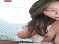 甜甜轰炸！小妲己主播奶牛骚妇露奶夹胸舔假鸡巴黑逼自慰大秀