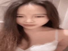 甜奶昔小妲己：火辣白虎校花主播激情啪啪，身材诱惑四射