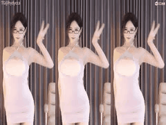 小恩雅ASMR大尺度湿身骚舞露点自慰合集