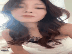 26万粉丝抖音网红小梅：职业装丝袜御姐熟女自慰，白虎粉穴少妇福利