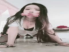 快手极品少妇M燕儿情趣内衣丝袜裸舞诱惑，舌功一流超骚福利