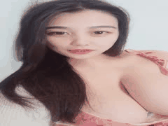 丰满主播檸一藝甜甜轰炸：深沟露乳舌舔巨屌，黑屄外露狂揉高潮_1