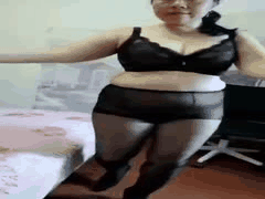 抖音万粉熟女网红单姐坦克级身材丝袜巨乳自慰，假阳具插入骚逼挑逗诱惑