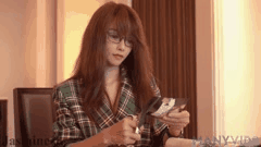 越南美女JasmineJ与KylieNG高清道具自慰精彩合集_24