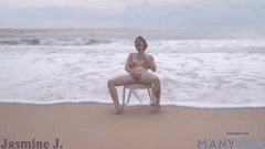 越南美女JasmineJ与KylieNG高清道具自慰精彩合集_22