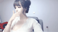 荣宝宝高颜值美人初体验乳夹诱惑_性感自慰表情诱人