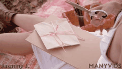 越南美女JasmineJ与KylieNG高清道具自慰精彩合集_15