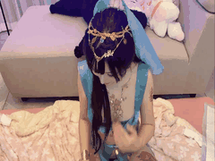 可爱萝莉少女奶油涂假阳具狂舔自插_萌声娇喘诱惑爆表_身写淫字高潮喷射