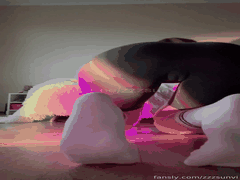 白丝萝莉自慰狂欢_震动棒肛塞瑜伽裤诱惑高潮