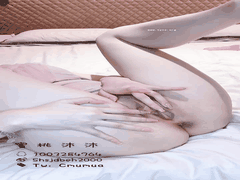 睡不着觉的沐沐诱惑_粉色包臀裙学生萝莉自慰