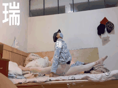 四川艺术学校极品一字马女神小瑞福利姬学生自慰视频