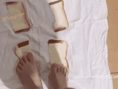 清纯眼镜妹花音小姐的反差放尿自慰诱惑 _huayinyw