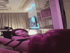 水做的kitty美女狂喷高潮，镜子全被淫水覆盖！