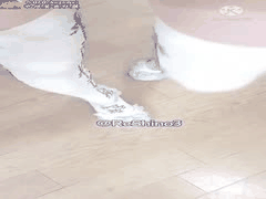 商场偷窥视角：可爱萝莉户外穿搭振动棒自慰流水高潮