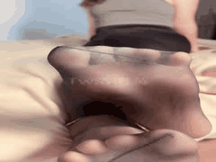 甜美04女大学生洛洛莓棒棒糖插穴自慰，丝袜足交骚气爆棚