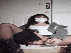 眼镜黑丝福利姬M腿假阳具自慰喷白浆