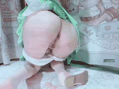 宅小咪重口萝莉自慰：玉米火腿肠猛插嫩穴+生姜刺激阴蒂高潮