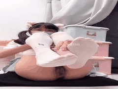 萌梨梨白丝诱惑自慰，抖音福利姬VIP热辣表演