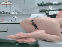 气质轻熟女少妇雪儿浴室揉奶自慰，胡萝卜玩穴诱惑洗澡