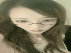 眼镜骚女小妲己露奶诱惑+道具自慰喷水高潮