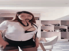 小妲己巨乳御姐超级大屁股道具自慰，扣穴喷水高潮过瘾！