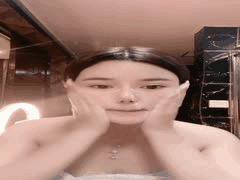 秀人网巨乳00后湖南辣妹美七mia全裸自慰诱惑与金主激情啪啪