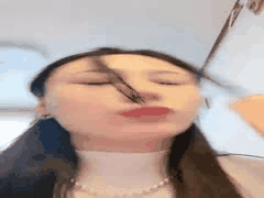 气质美少妇在家无聊自慰，脱裙揉穴高潮连连