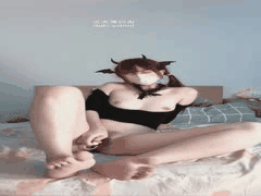 颜值逆天小萝莉土豆喵定制大尺度自慰，水晶棒玩转白虎嫩穴淫水狂喷