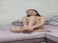 极品人妻少妇大尺度自慰放尿，饥渴眼神诱人入胜