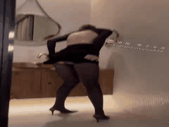 顶级长腿福利姬Susie黑丝高跟鞋调教自慰诱惑