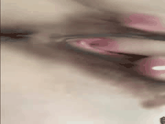 抖音网红你家麦子居家直播自慰秀：揉大奶翻开粉嫩鲍鱼诱惑