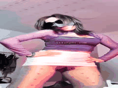抖音少妇紧身包臀裙丝袜诱惑自慰，淫水泛滥求后入调教_1