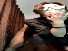 抖音少妇紧身包臀裙无内丝袜诱惑自慰，淫水泛滥求肉棒调教