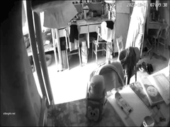 宿舍偷拍惊爆_富豪重金诱大一学妹变母狗_安装摄像头出卖室友私密隐私全曝光