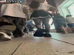 高颜值JK黑丝棉袜户外偷拍_风吹裙底一览无余