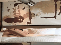 酒店偷拍激情：极品女友发现男友偷拍欲走，却被狂吻大屌插入最终爽翻妥协