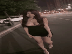 乐乐高跟露出刺激：性感美女的诱惑之旅