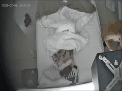 隐藏摄像头偷拍：情趣透视装丝袜大乳妹被粗长振动棒猛震高潮