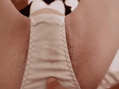 初回投稿_19岁娇小美容师敏感体质 镜头前羞涩痉挛 高潮中大量射精贯穿深处