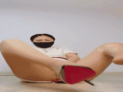 尾随油亮丝袜熟女美女_反遭粗壮大腿夹击调教_沉沦禁忌快感的极致诱惑