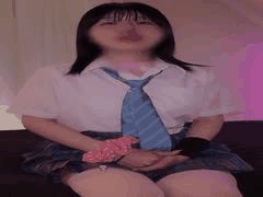 4K高清变态角色扮演：美艳美女丰满翘臀浓密阴毛 被手指刺激直至潮吹高潮！